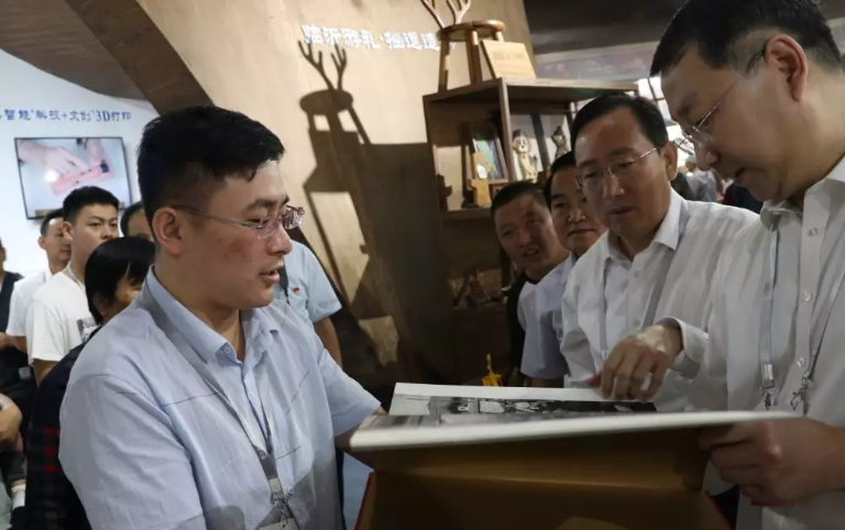 临沂新华亮相第八届山东省文博会 第 1 张 临沂新华亮相第八届山东省文博会 第 1 张