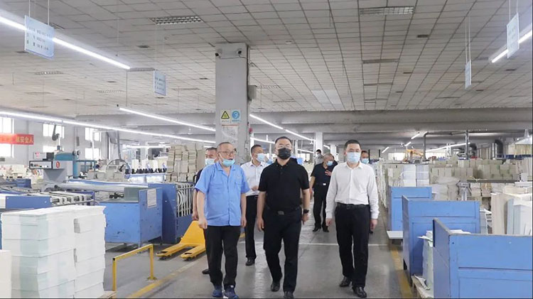 山东省委宣传部印刷发行管理处领导莅临临沂新华调研指导 第 2 张 山东省委宣传部印刷发行管理处领导莅临临沂新华调研指导 第 2 张